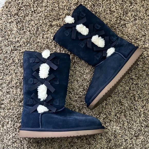 Kids Ugg Boots - Picture 2 of 6